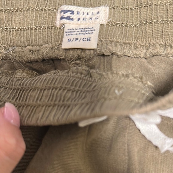 Billabong girls shorts size Small NwT - Picture 2 of 4